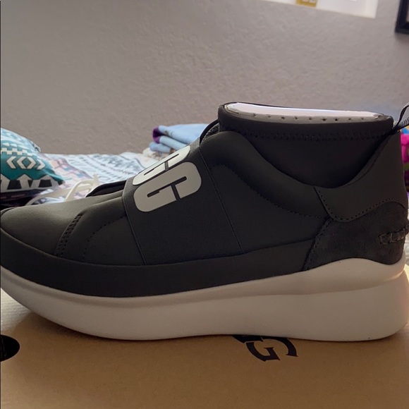 Uggs - Picture 3 of 4